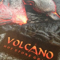 Das Foto wurde bei Volcano Hot Stone Grill von Dennis T. am 12/29/2012 aufgenommen