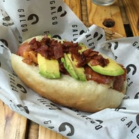 Foto scattata a Galgo Hot Dogs y Hamburguesas Gourmet da Daniel C. il 6/28/2016
