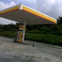 Photo taken at Shell by Daus on 11/29/2012