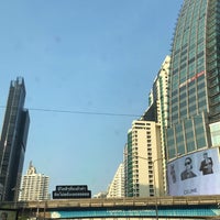 Photo taken at Asok Intersection by ooYOYAEoo on 1/25/2023