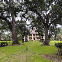 Photo taken at Houmas House Plantation and Gardens by Jason K. on 4/12/2023