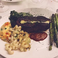 Photo taken at Shanahan&amp;#39;s Steakhouse by Juan A. on 4/22/2015