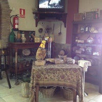 Das Foto wurde bei Restaurante Los Almendros von Rcomienda C. am 9/23/2012 aufgenommen