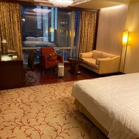 Photo taken at Shangri-La Hotel, Futian, Shenzhen by Sonnypong on 9/9/2020