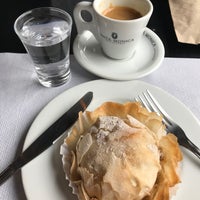 Foto scattata a The Coffee Is On The Table da Helder C. il 7/16/2021