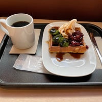 Photo taken at Caffè Veloce by Masakazu U. on 10/1/2022