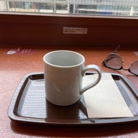 Photo taken at Caffè Veloce by Masakazu U. on 4/2/2022