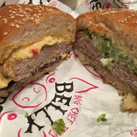 Photo taken at Big Chef Tom’s Belly Burgers by Yui on 2/13/2016