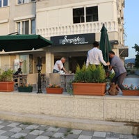 Foto tirada no(a) Segah Cafe &amp;amp; Restaurant por Segah Cafe &amp;amp; Restaurant em 6/22/2016
