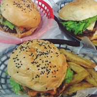 Снимок сделан в BRGR: The Burger Project пользователем Chester V. 7/12/2013