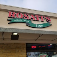 Foto scattata a Rosati&amp;#39;s Pizza da Joey R. il 1/25/2018