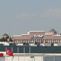รูปภาพถ่ายที่ Tüyap Fuar ve Kongre Merkezi โดย Selin A. เมื่อ 4/25/2013