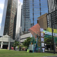 Photo taken at Raffles Place Open Space Park by Ferdy H. on 12/25/2022
