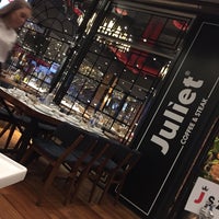 Foto tirada no(a) Juliet Coffee &amp;amp; Steak por Ebrar Ç. em 6/18/2017