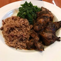 Снимок сделан в Janga by Derrick&#39;s Jamaican Cuisine пользователем Mr. J. 6/26/2017