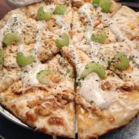 รูปภาพถ่ายที่ Pizza Pi โดย Jessica H. เมื่อ 10/25/2012