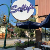 Photo taken at Solly’s Bagelry by Casey L. on 8/4/2019