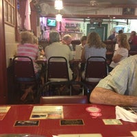 9/27/2012 tarihinde Toni L.ziyaretçi tarafından Captain&amp;#39;s Table Fish House Restaurant'de çekilen fotoğraf
