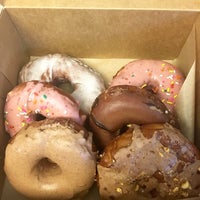 6/24/2016にBushbabyがGlazed and Confuzed Donutsで撮った写真
