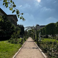 Photo taken at Roseraie du Jardin des Plantes by Ilya V. on 5/26/2023