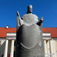 Foto diambil di Karaliaus Mindaugo paminklas | Monument to King Mindaugas oleh Ilya V. pada 6/9/2023