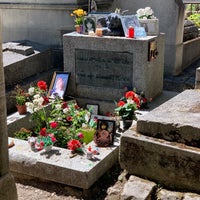Photo taken at Tombe de Jim Morrison by Daniel S. on 7/2/2022