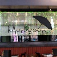 รูปภาพถ่ายที่ Monsoon Eclectic Modern Indian โดย Michael R. เมื่อ 2/7/2018