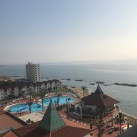Foto diambil di Salamis Bay Conti Resort Hotel oleh Ceyda Ü. pada 4/30/2018