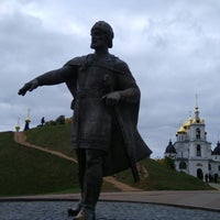 Photo taken at Памятник Юрию Долгорукому by Viacheslav on 9/30/2017