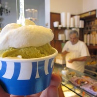 9/9/2014 tarihinde Hipster Travel Blog - Travels of Adamziyaretçi tarafından Eating Italy Food Tours'de çekilen fotoğraf