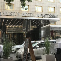 8/24/2017 tarihinde S 🤗ziyaretçi tarafından Kempinski Hotel Bristol'de çekilen fotoğraf