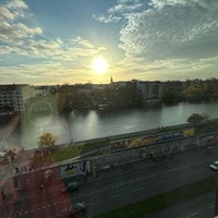 Das Foto wurde bei Hotel Indigo Berlin City East Side Gallery von S 🤗 am 11/10/2022 aufgenommen