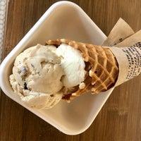 Foto scattata a Jeni&amp;#39;s Splendid Ice Creams da Chrissy N. il 8/30/2020