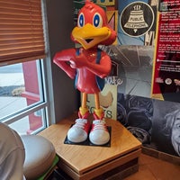 Photo taken at Red Robin Gourmet Burgers and Brews by ᴡ D. on 4/28/2019