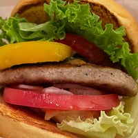 Photo taken at Freshness Burger by Naoyeah on 8/19/2023