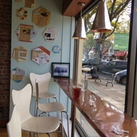 10/6/2012 tarihinde Jeff G.ziyaretçi tarafından Honey Cafe'de çekilen fotoğraf