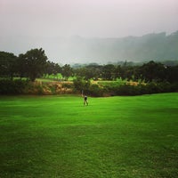 Photo taken at Oahu Country Club by Eiríkr J. W. on 12/27/2015