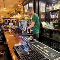 Снимок сделан в Shenanigans Irish Pub Barcelona пользователем Kirill S. 5/27/2022