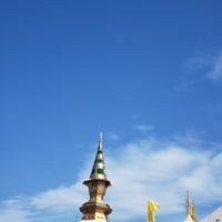 Photo taken at Wat Traimitr Withayaram by Lorraine Y. on 7/8/2023