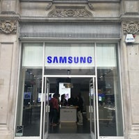 Photo taken at Samsung Experience Store by Lorraine Y. on 6/17/2018