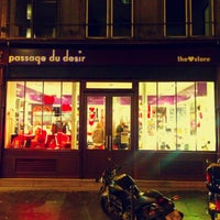 Das Foto wurde bei Love and Care Shop Paris Saint Martin von Gleb N. am 1/31/2013 aufgenommen