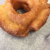 6/4/2017にBritt W.がSurfin Donutsで撮った写真