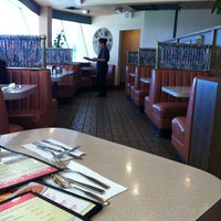 10/23/2012 tarihinde Nikolay K.ziyaretçi tarafından Spires Restaurant Carson'de çekilen fotoğraf