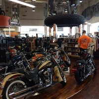 5/17/2014 tarihinde Nikolay K.ziyaretçi tarafından Peterson&amp;#39;s Harley-Davidson of Miami'de çekilen fotoğraf