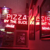 Photo prise au Uncle Rocco’s Famous NY Pizza par Chase B. le5/18/2013