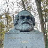 Photo taken at Karl Marx&amp;#39;s Grave by Vera C. on 11/24/2021