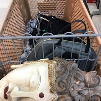 Photo taken at T.J. Maxx by Bitch N. on 6/22/2018