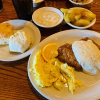 Photo taken at Cracker Barrel Old Country Store by Bitch N. on 12/30/2018