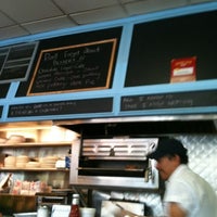 Das Foto wurde bei Tasty Restaurant &amp;amp; Cafe von Amanda M. am 9/26/2012 aufgenommen