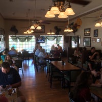 9/7/2015 tarihinde Tim C.ziyaretçi tarafından Uncle Bucks Restaurant &amp; Bar'de çekilen fotoğraf